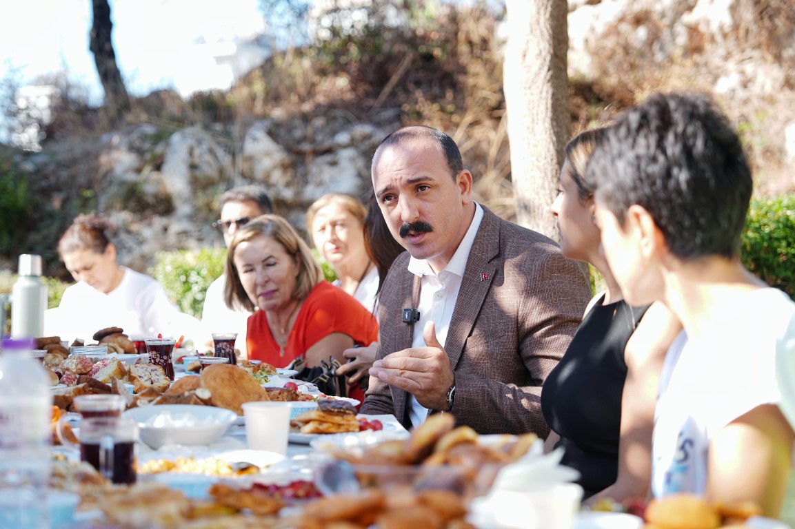 Konyaaltı Belediye Başkanı Cem Kotan, Konyaaltı Belediyesi’nin vatandaşlar için ücretsiz