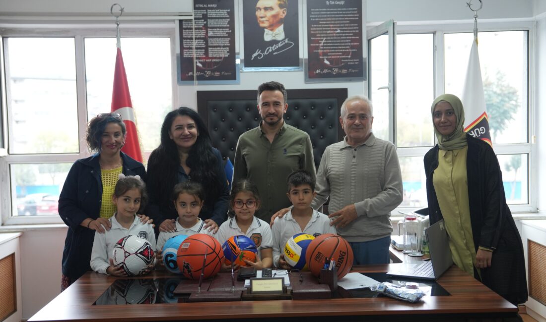 Kartal Belediyesi’nden Öğrencilerle Geri Dönüşüm Seferberliği Kartal Belediyesi’nden Öğrencilerle Geri Dönüşüm Seferberliği Kartal Belediyesi’nin çevre bilincini