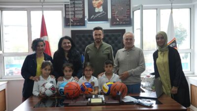 Kartal Belediyesi’nden Öğrencilerle Geri Dönüşüm Seferberliği Kartal Belediyesi’nin çevre bilincini