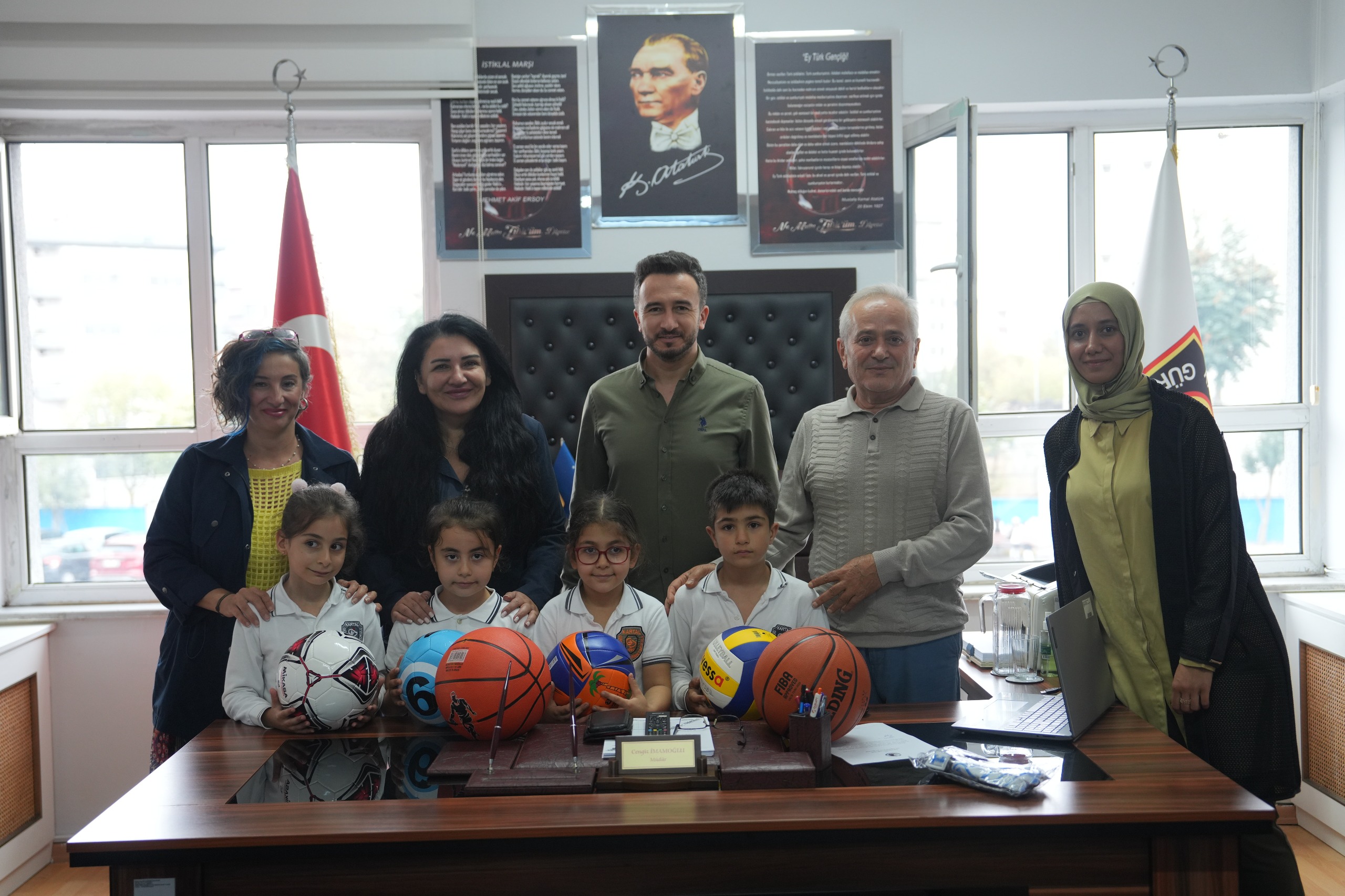 Kartal Belediyesi’nden Öğrencilerle Geri Dönüşüm Seferberliği Kartal Belediyesi’nin çevre bilincini