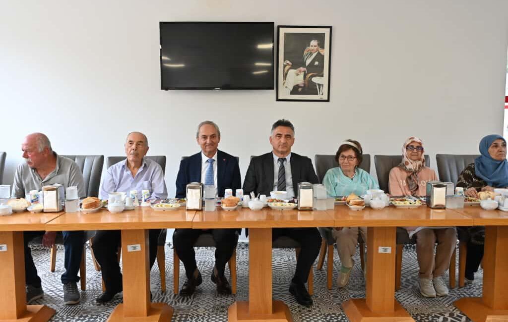 Kaymakam Suat Dervişoğlu ve Başkan Mesut Kocagöz, Şefkat ve Huzurevi’ni