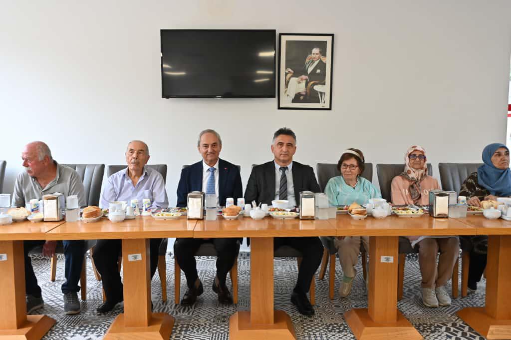 Kaymakam Suat Dervişoğlu ve Başkan Mesut Kocagöz, Şefkat ve Huzurevi’ni