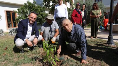 Kepez Şefkat ve Huzurevi’nde Renkli Etkinlik: Çiçekler Dikildi, Gönüller Isındı