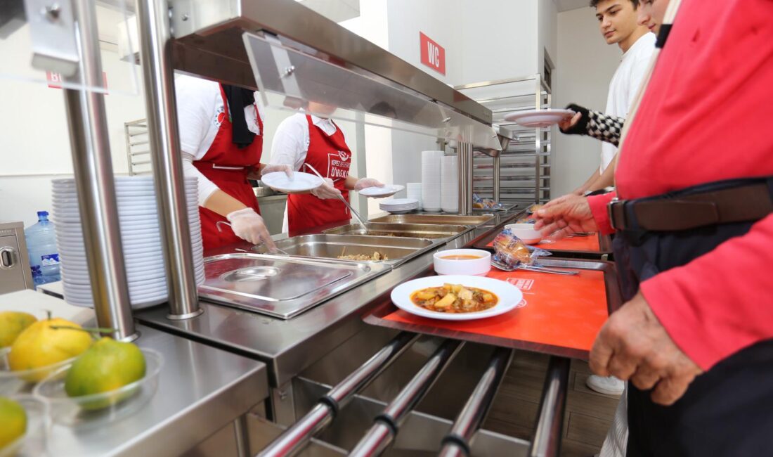 Kepez Belediyesi’nin ucuz, kaliteli ve sağlıklı yemek hizmeti sunan Öğrenci