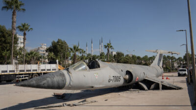 Kültür Park sahilinde yıllardır sergilenen ve Mersinlilerin hafızasında bir simge