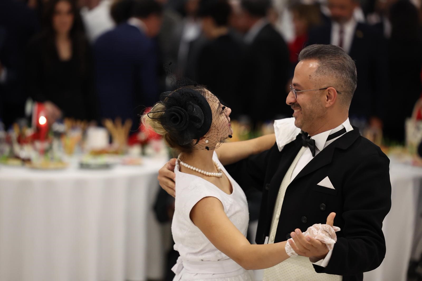 Muğla’da Cumhuriyet Balosunda 102 Yıllık Coşku Muğla Büyükşehir Belediyesi tarafından