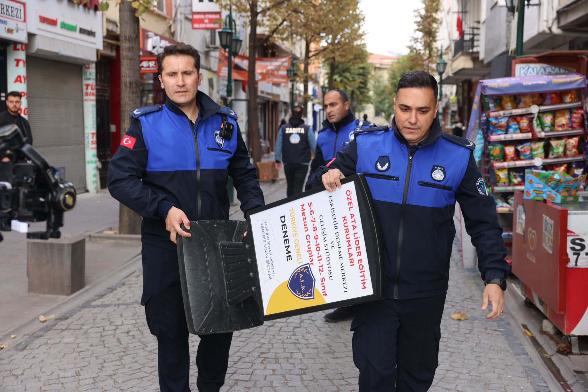 Odunpazarı’nda Kaldırım İşgallerine Karşı Denetimler Devam Ediyor Odunpazarı Belediyesi Zabıta