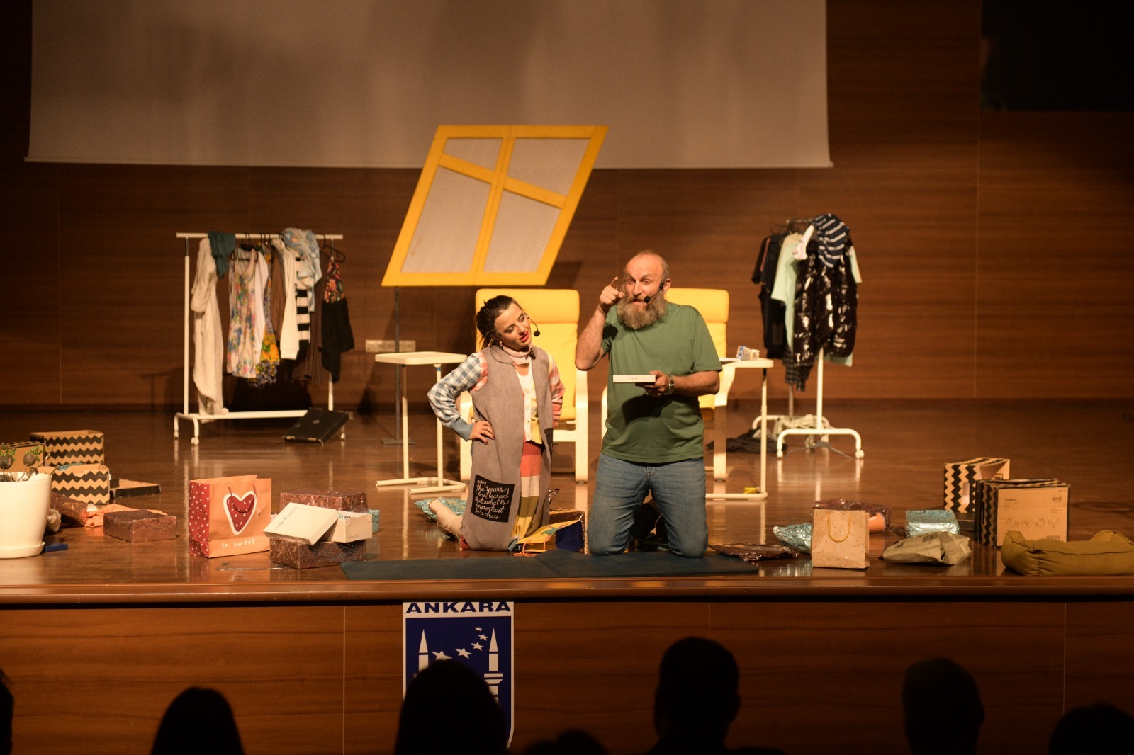 “Parça Tesirli Pazarlar” Tiyatroseverler İle Buluştu Kahramankazan Belediyesi tarafından düzenlenen