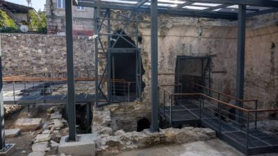 Restorasyonu Konak Belediyesi’nin titiz çalışmasıyla tamamlanan Kıllıoğlu Hamamı, kentle buluşmasına