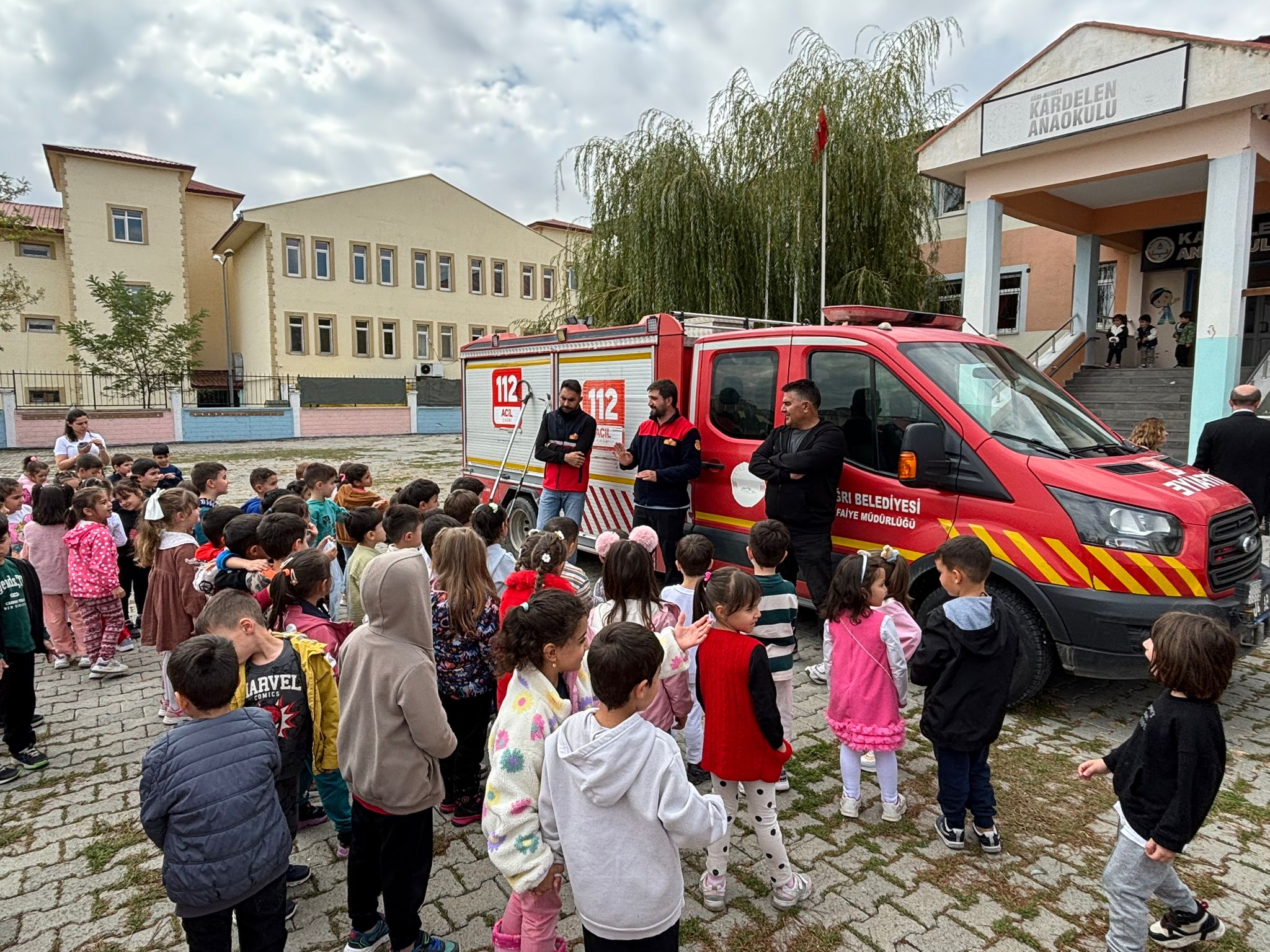 Ağrı Belediyesi İtfaiye Müdürlüğü’nden Öğrencilere Yangın Güvenliği Eğitimi Ağrı Belediyesi