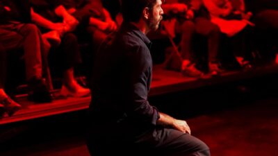 “Aramızdaki Mesafe” Tek Kişilik Çok Sesli Oyun, Etimesgut CKM’de Sahnede!