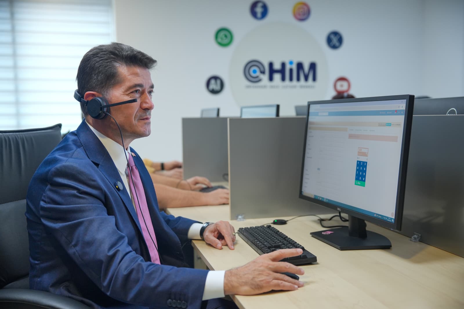 Ortahisar Belediye Başkanı Ahmet Kaya, Ortahisar Halk İletişim Merkezi’ni (OHİM)