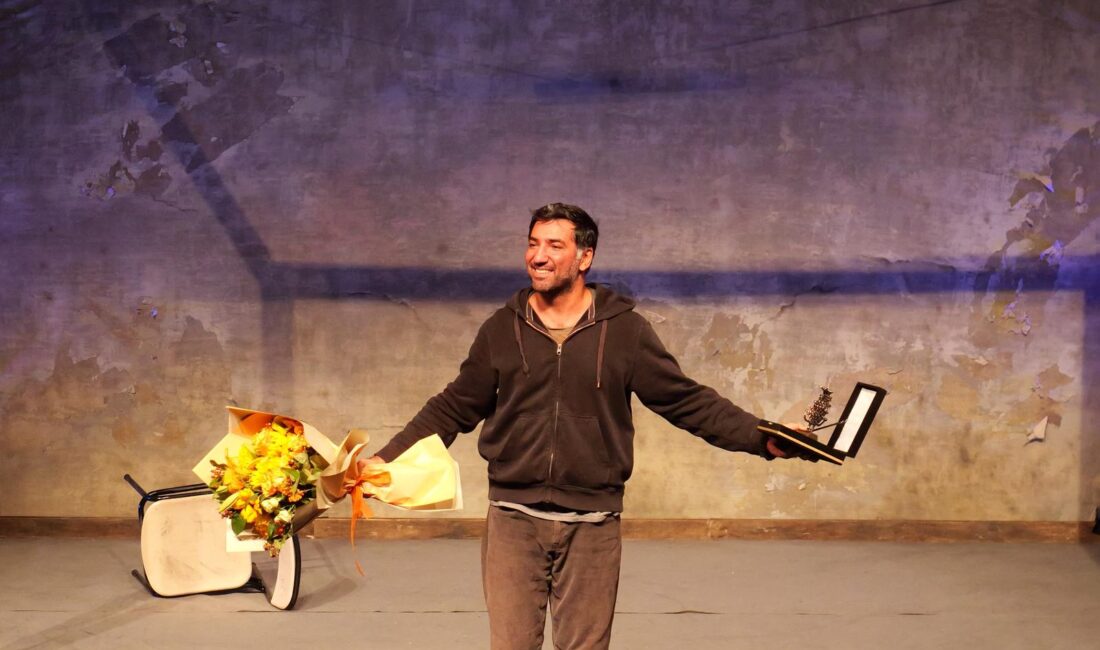“Uykusuz Bir Rüya: Salim” 2. Uluslararası Kent Tiyatro Festivali’nde Sahnelendi