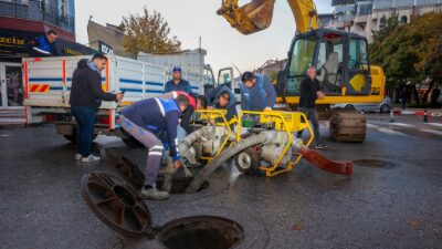Uşak’ı Besleyen Şebeke Hattının Tahliye Vanasında Arıza Tespit Edildi, Onarım