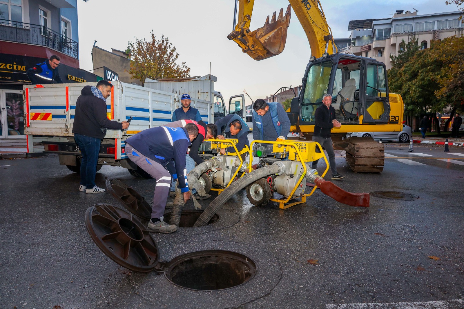 Uşak’ı Besleyen Şebeke Hattının Tahliye Vanasında Arıza Tespit Edildi, Onarım