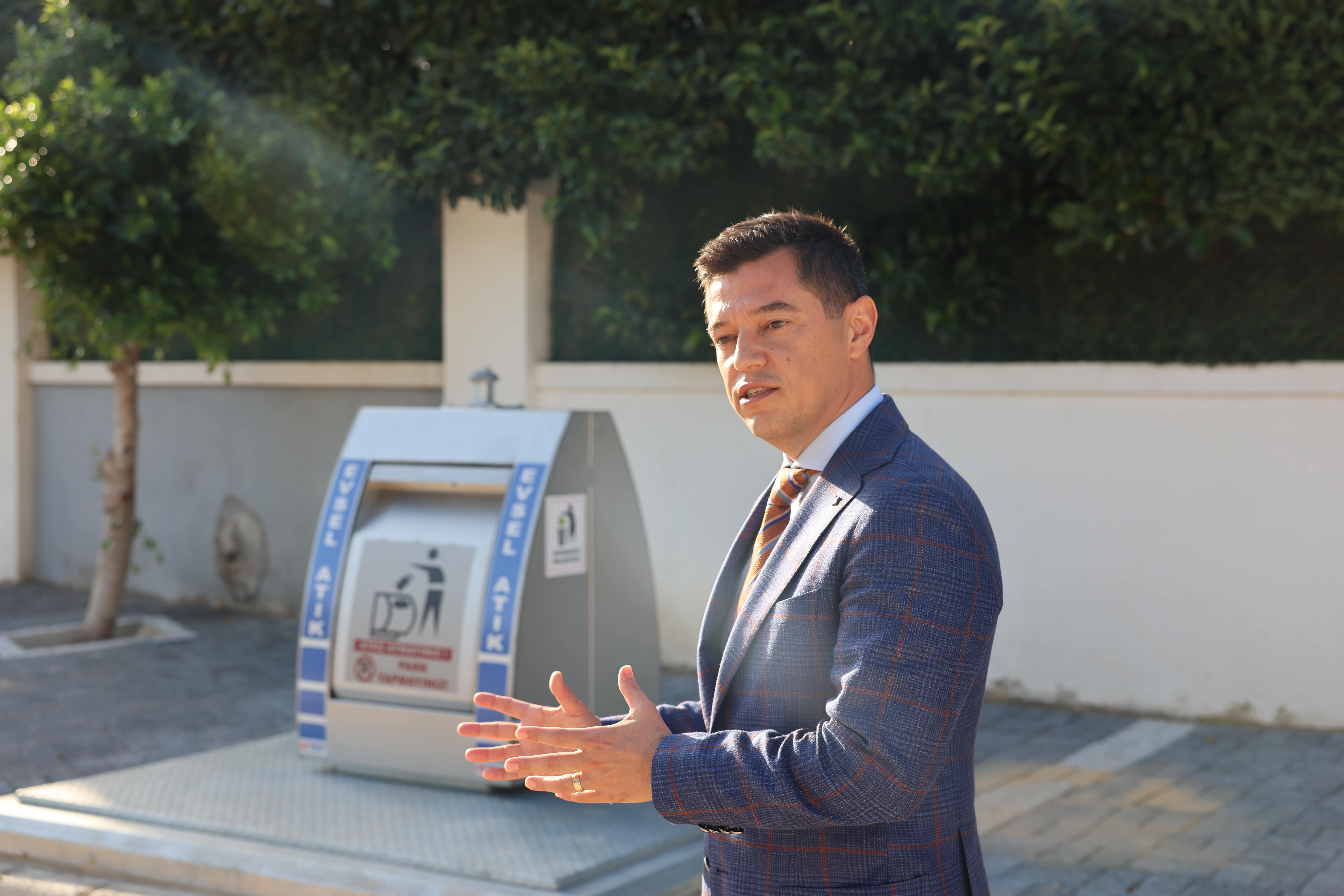 Marmaris Belediyesi, ilçede ilk kez yeraltı çöp konteyneri sistemini uygulamaya