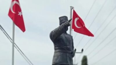 Yumurtalık’taki Tüm Mahallelerde Bayraklar Yenilendi Yumurtalık Belediyesi ve Adana Büyükşehir