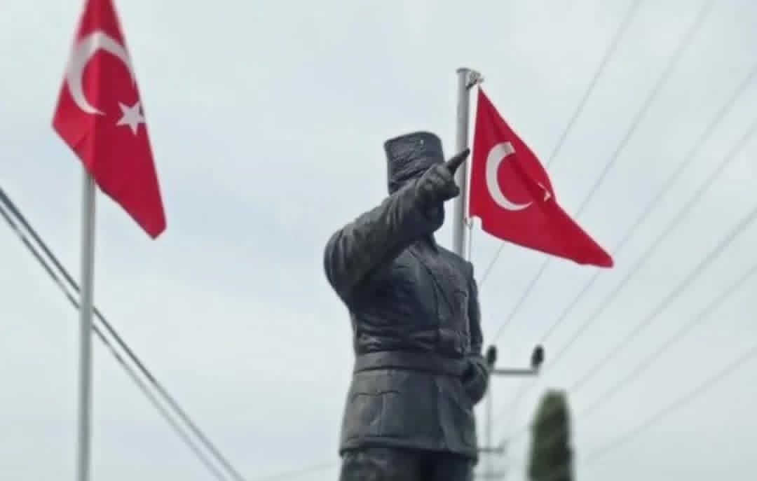 Yumurtalık’taki Tüm Mahallelerde Bayraklar Yenilendi Yumurtalık Belediyesi ve Adana Büyükşehir