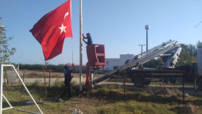 Yumurtalıkta Bayraklar Yenileniyor, Yumurtalık Her Adımda Tertemiz Oluyor Yumurtalıkta Bayraklar Yenileniyor, Yumurtalık Her Adımda Tertemiz Oluyor Yumurtalık Belediyesi,