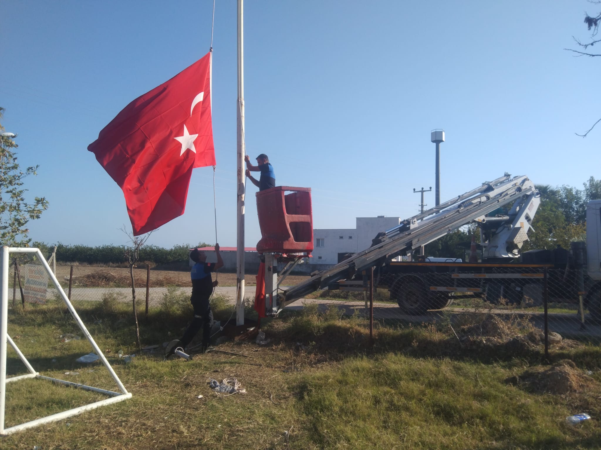 Yumurtalıkta Bayraklar Yenileniyor, Yumurtalık Her Adımda Tertemiz Oluyor Yumurtalık Belediyesi,