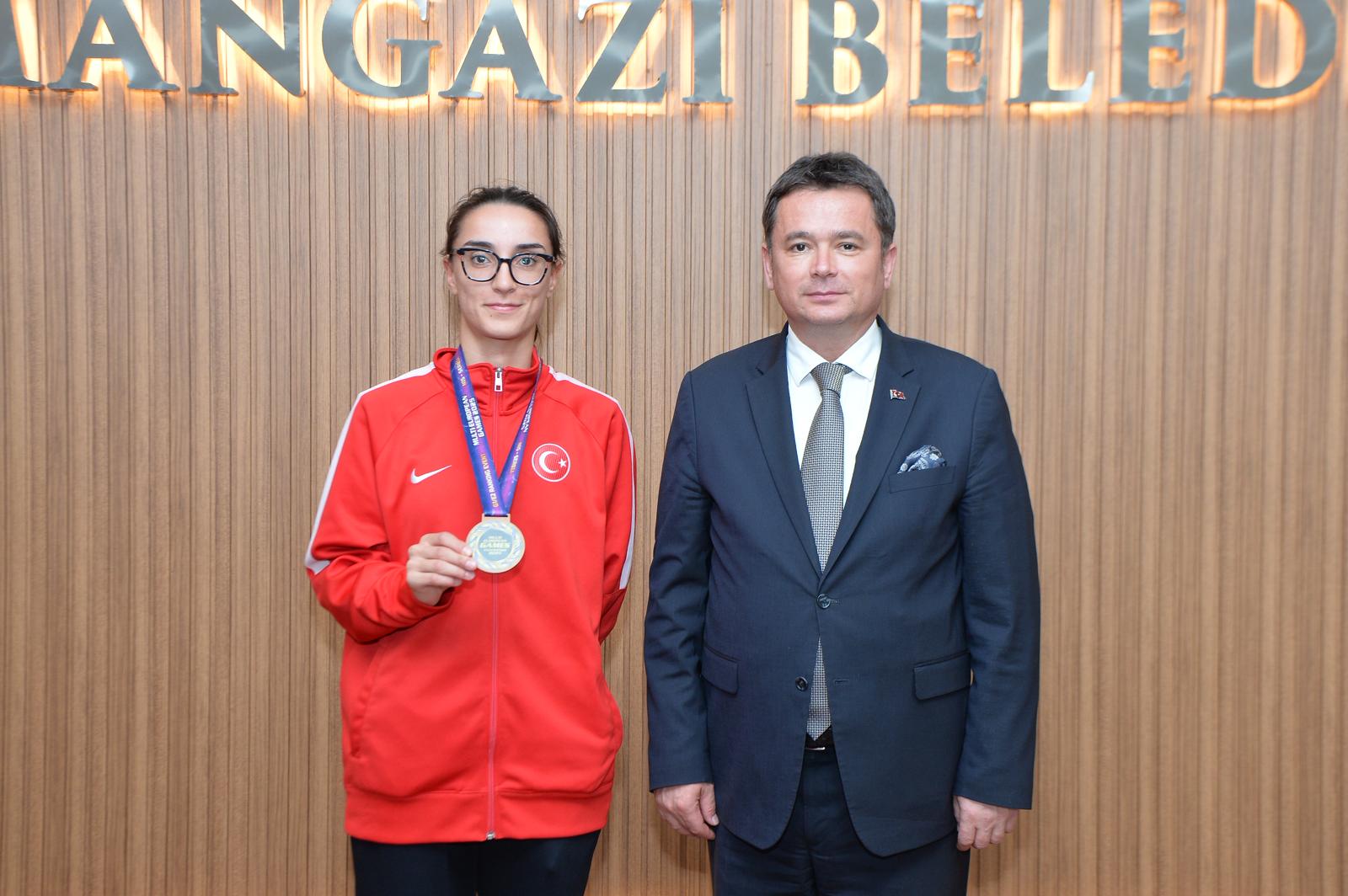 Erkan Aydın, Bursa’nın Gururu Şampiyon Sporcu Sıla Zeynep Turan’ı Ağırladı