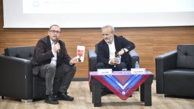 Gazeteci-Yazar Yavuz Oğhan, ‘Millete Emanet’ Kitabını Anlattı Gazeteci-Yazar Yavuz Oğhan, ‘Millete Emanet’ Kitabını Anlattı Ortahisar Yazar Buluşmaları’na