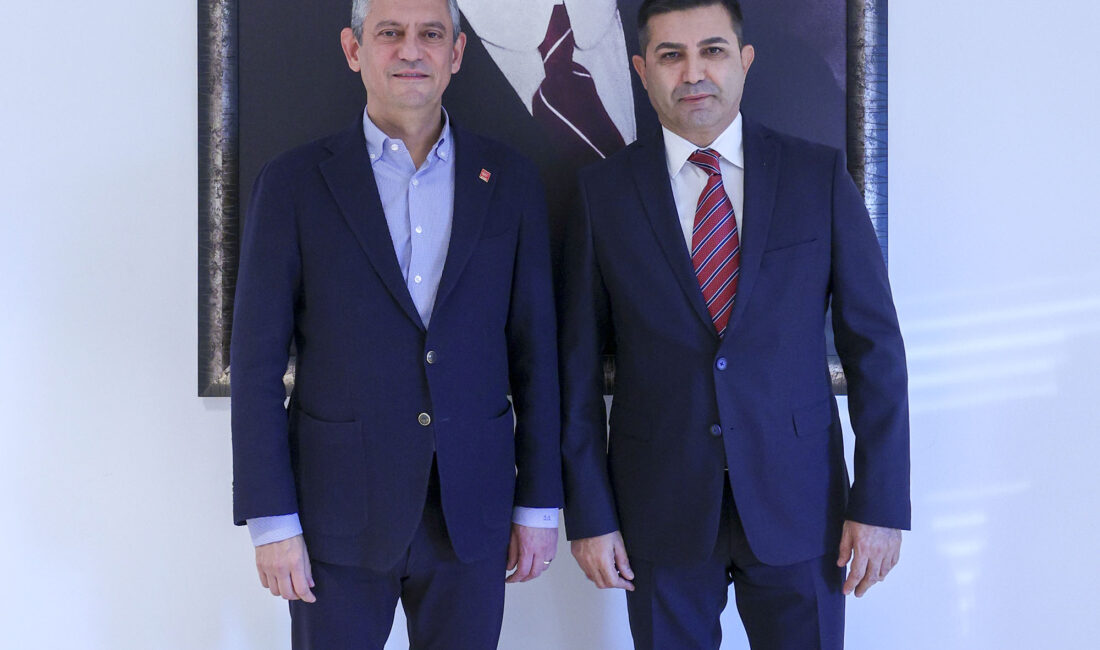 CHP Aydın Meclis Grubu’ndan Özgür Özel’e Ziyaret CHP Aydın Meclis Grubu’ndan Özgür Özel’e Ziyaret Aydın Büyükşehir Belediyesi