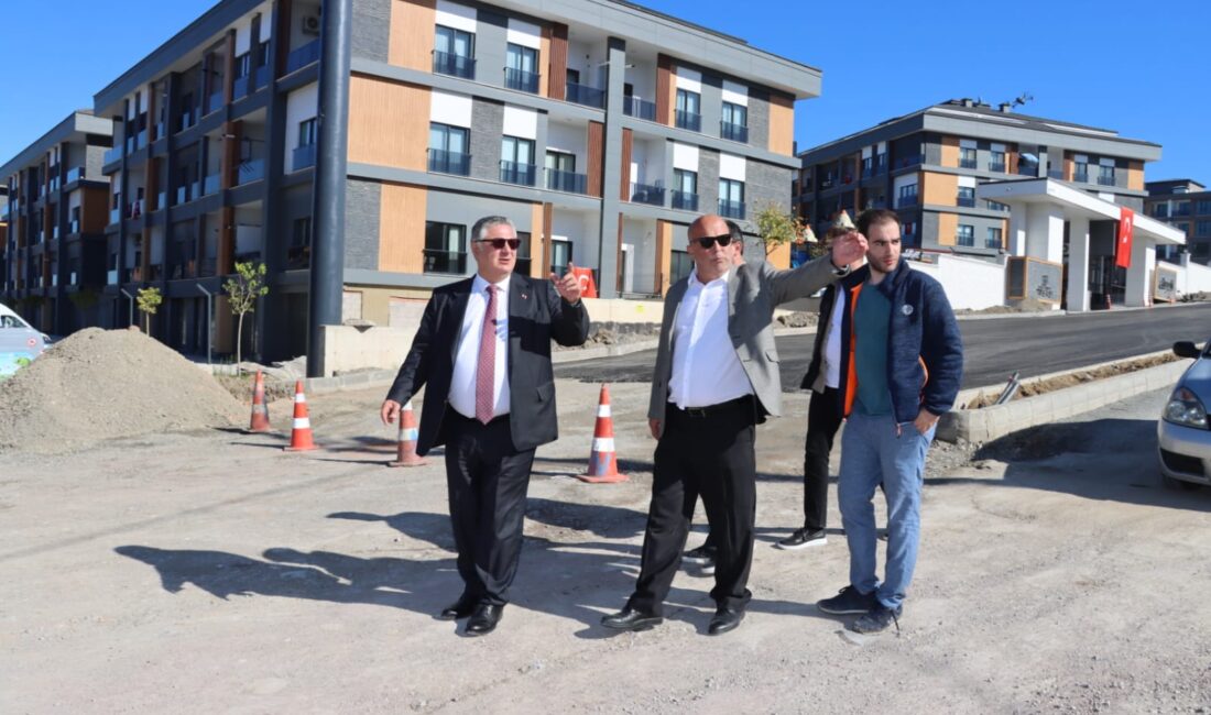 Yalova Belediye Başkanı Mehmet Gürel, Mustafakemalpaşa Mahallesi’nde Çalışmaları İnceledi Yalova Belediye Başkanı Mehmet Gürel, Mustafakemalpaşa Mahallesi’nde Çalışmaları İnceledi Yalova