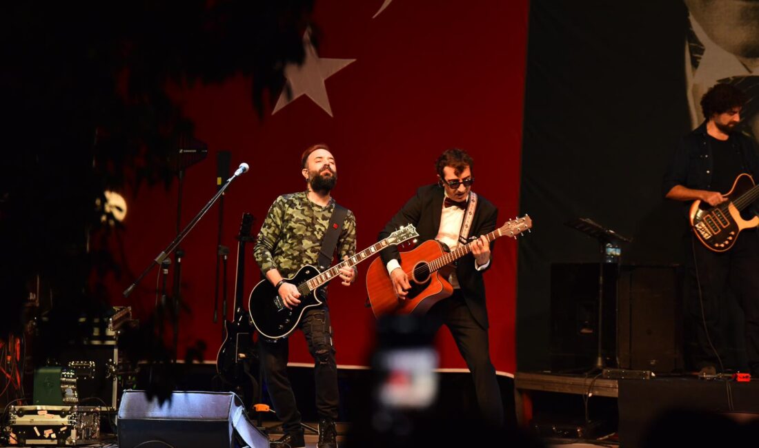Grup Ayna’dan Ölüdeniz’de Unutulmaz Gece Fethiye Belediyesi ev sahipliğinde bu