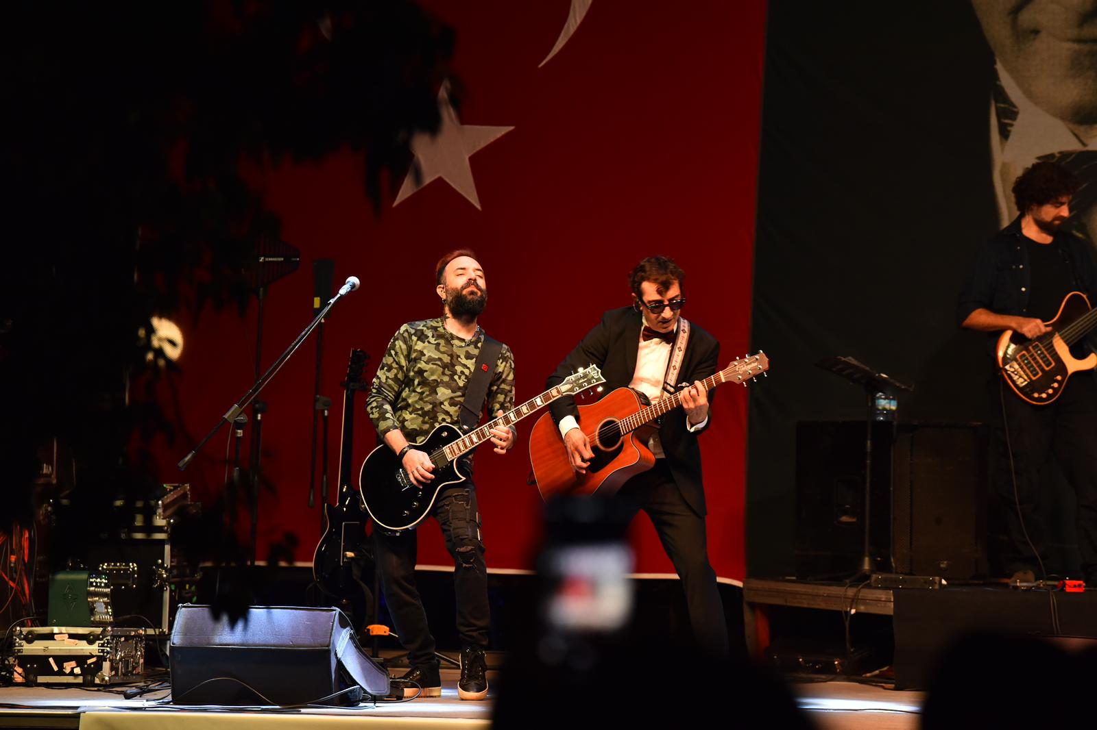 Grup Ayna’dan Ölüdeniz’de Unutulmaz Gece Fethiye Belediyesi ev sahipliğinde bu