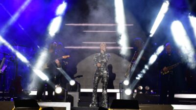 Ünlü şarkıcı Derya Uluğ, Cumhuriyet’in 102. kuruluş yıl dönümü kutlamaları