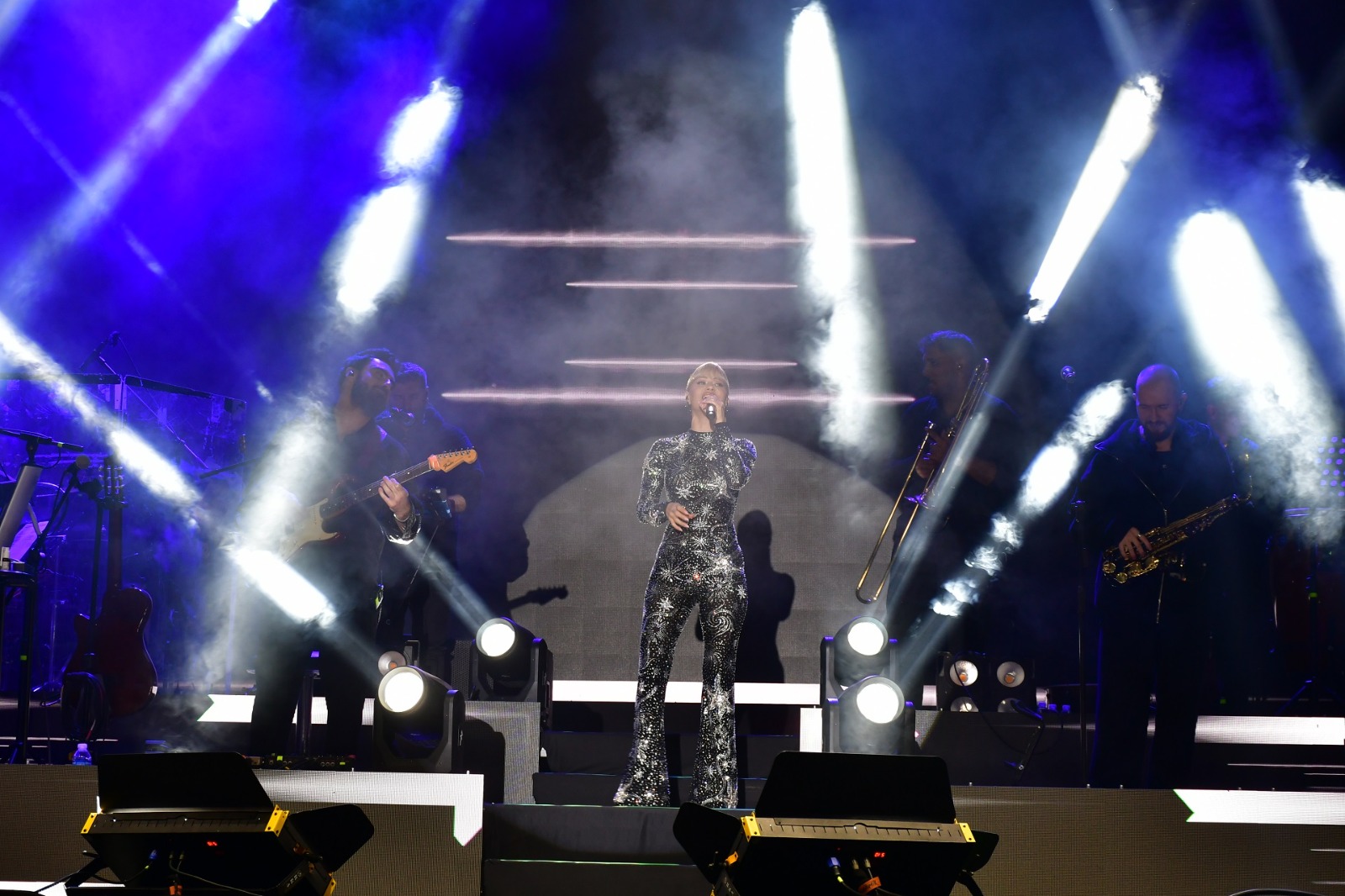 Ünlü şarkıcı Derya Uluğ, Cumhuriyet’in 102. kuruluş yıl dönümü kutlamaları