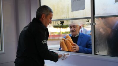 Kemalpaşa’da Halk Ekmek’e Yoğun İlgi Kemalpaşa Belediyesi’nin İzmir Büyükşehir Belediyesi
