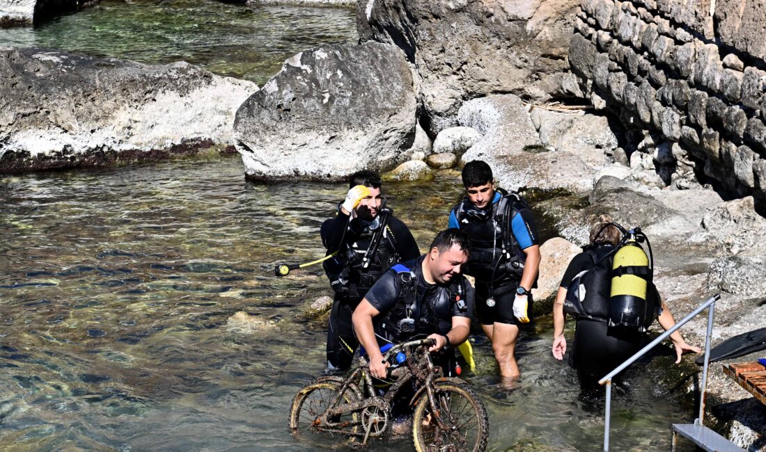 Kaleiçi Yat Limanı’ndan 2 Bisiklet ve Bir Tabanca Çıkarıldı Antalya