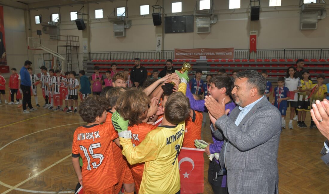 Çiğli’de Cumhuriyet Coşkusu Futsal Sahasında Zirveye Taşındı Çiğli’de Cumhuriyet Coşkusu Futsal Sahasında Zirveye Taşındı Cumhuriyet Bayramı haftası