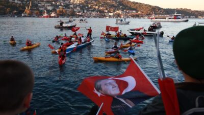 Sarıyer’de Cumhuriyet’in 102. yılı büyük bir coşkuyla kutlandı. Fener alayıyla