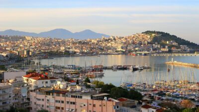 Kuşadalı Romanlardan İYİ Partililere Sert Tepki: “Bizi Kirli Siyasetinize Alet