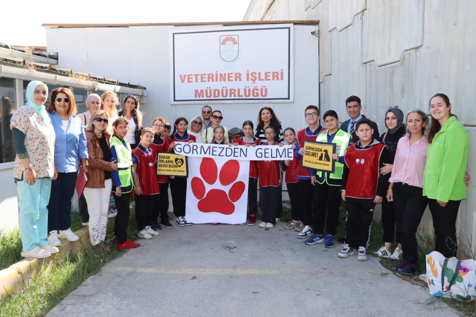 Yalovalı Öğrenciler ‘Görmezden Gelme’ Projesiyle Hayvan Barınağını Ziyaret Etti Yalova’da