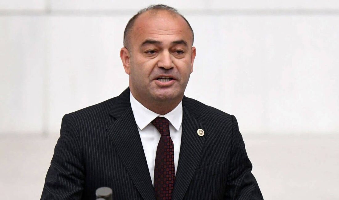 Özgür Karabat’tan Sert Tepki: “Casus Arayanlar Aynaya Baksın, Veri Sızmayan Kurum Kalmadı” Özgür Karabat’tan Sert Tepki: “Casus Arayanlar Aynaya Baksın, Veri Sızmayan
