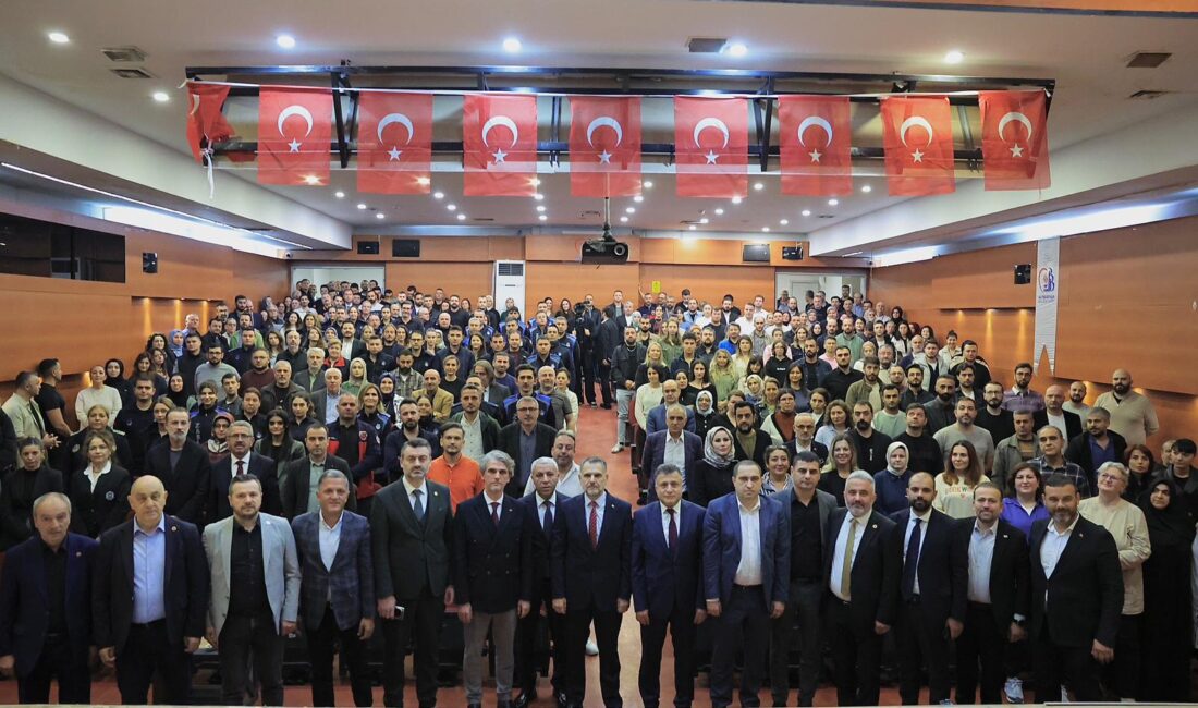 Başkan Vekili İbrahim Akın Belediye Personeli İle Buluştu Bayrampaşa Belediye Başkan Vekili İbrahim Akın, belediye personeli ile bir