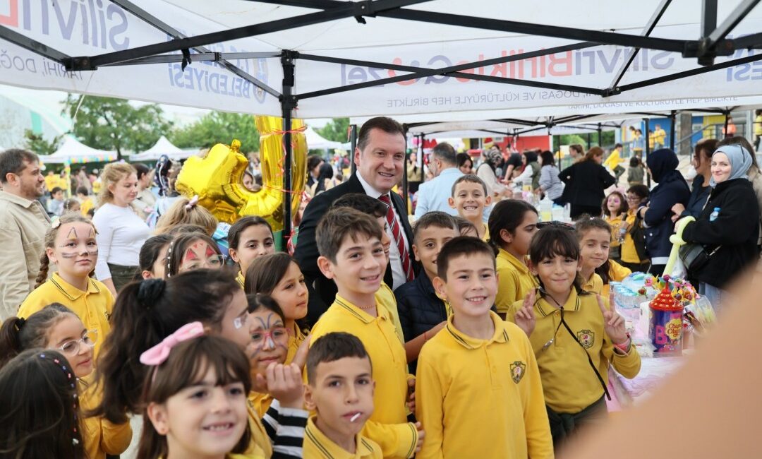 Silivri Belediye Başkanı Bora Balcıoğlu, Sevim Avni Çoğal İlkokulu’nda Kermese