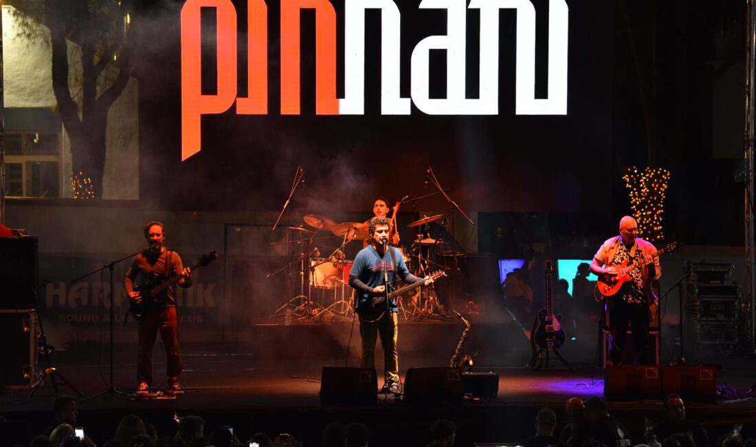 Pinhani’den Fethiye’de Muhteşem Konser Fethiye’de Cumhuriyet Bayramı kutlamaları, ünlü müzik