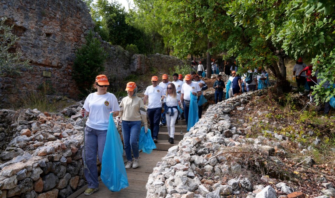Alanya Belediyesi’nden Erasmus Günleri’nde Kale Temizliği Alanya Belediyesi, 13-18 Ekim