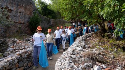 Alanya Belediyesi’nden Erasmus Günleri’nde Kale Temizliği Alanya Belediyesi, 13-18 Ekim