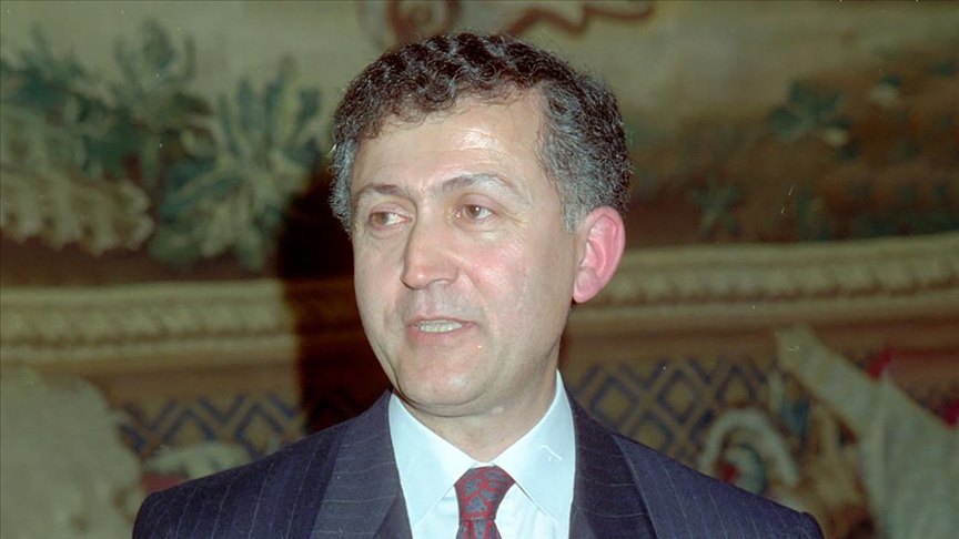 Ahmet Taner Kışlalı, Türk siyaset ve akademi dünyasının önde gelen