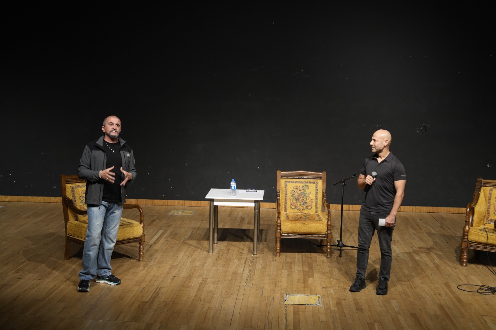 ‘Bir Kereden Bir Şey Olmaz Mı?’ Tiyatro Oyunu Kartal’da Sahnelendi