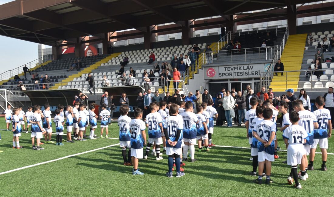 Yunusemre Belediyespor'un futbol altyapı seçmeleri heyecanla yapıldı. Minik yetenekler, sahada