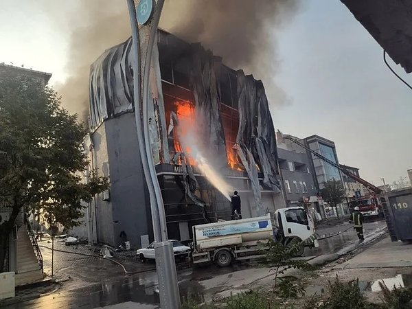 Kocaeli'nin Dilovası ilçesinde kozmetik fabrikasında 6 kişi yaşamını yitirdi.