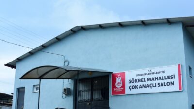 Şehzadeler Belediyesi, kırsal mahallelerdeki hizmet alanlarının tabelalarını yenileyerek hem estetik