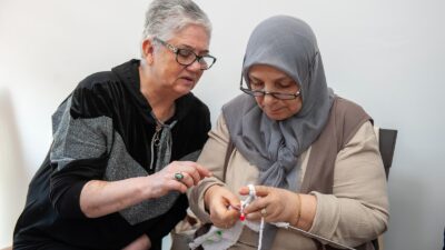 Karşıyaka Belediyesi’nin kadınlara yönelik kursları, yaklaşık 300 kadına meslek edinme